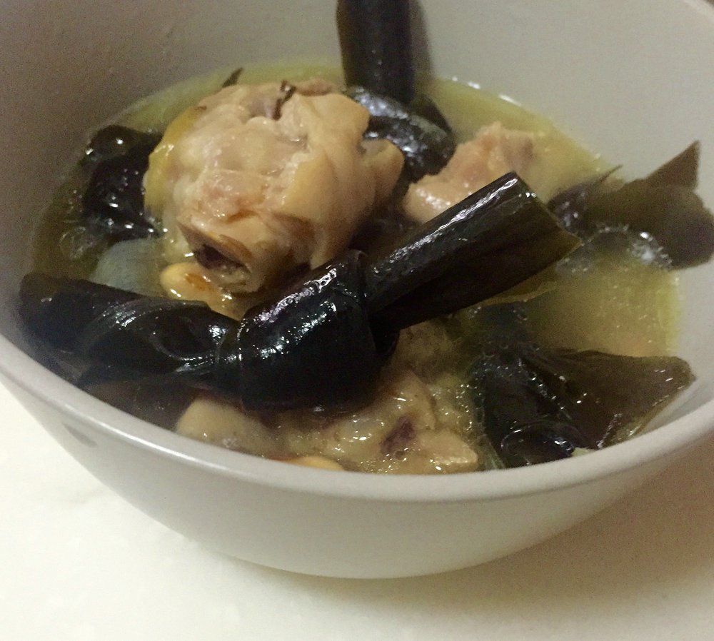 黄豆海带炖猪蹄