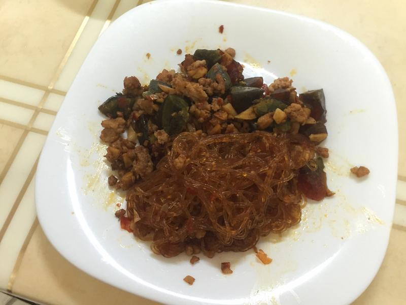 辣炒猪肉皮蛋冬粉