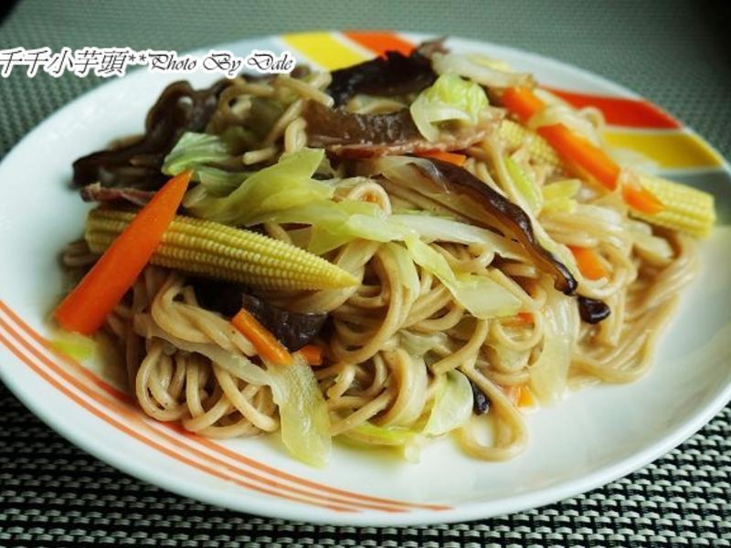 腊肉蔬菜红薏仁炒面