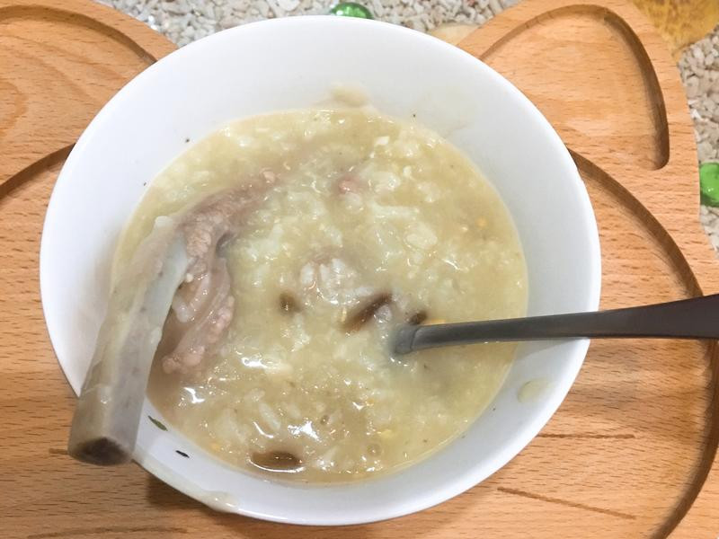 猪骨混蛋瘦肉粥