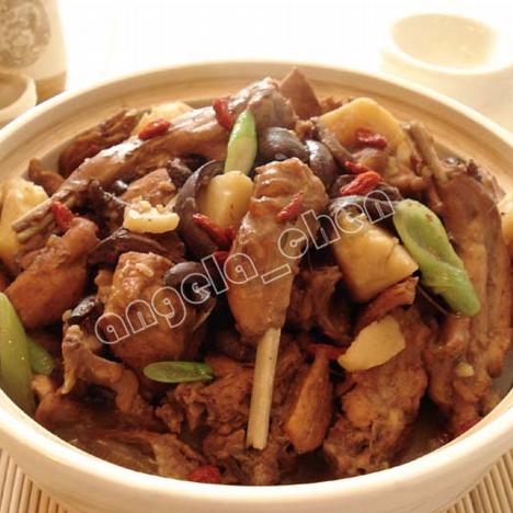 松菇烧兔肉
