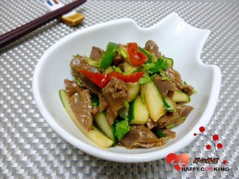红油黄瓜拌鸡胗