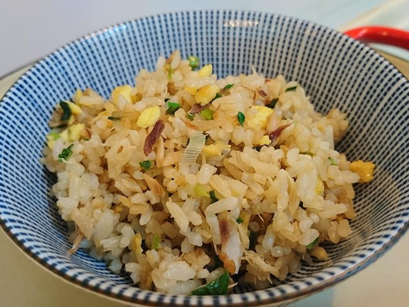 蒜苗咸鱼蛋炒饭
