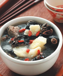 山药炖乌鸡汤