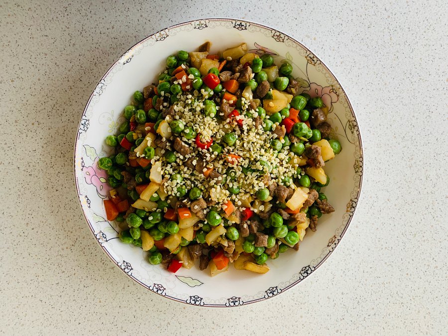 火麻仁牛肉丁荸荠炒豌豆