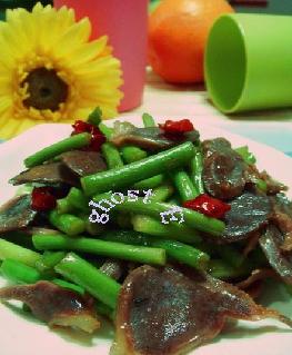 蒜苔鸭胗