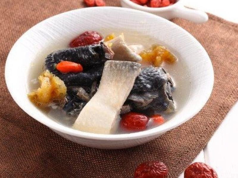 海参鱼肚乌骨鸡汤
