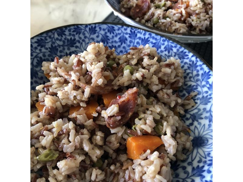 湖南麻辣腊肠炊饭