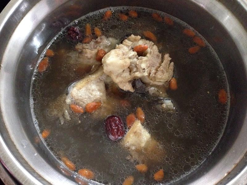 药膳龙胆石斑鱼汤