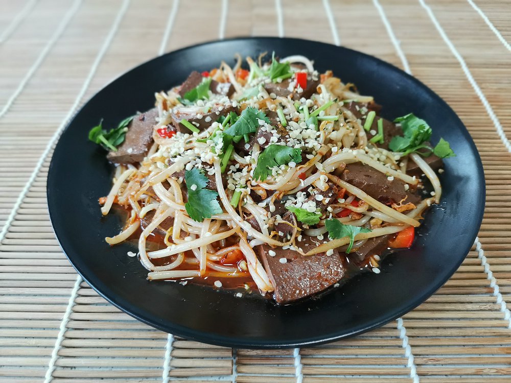 火麻仁绿豆芽炒鸭血