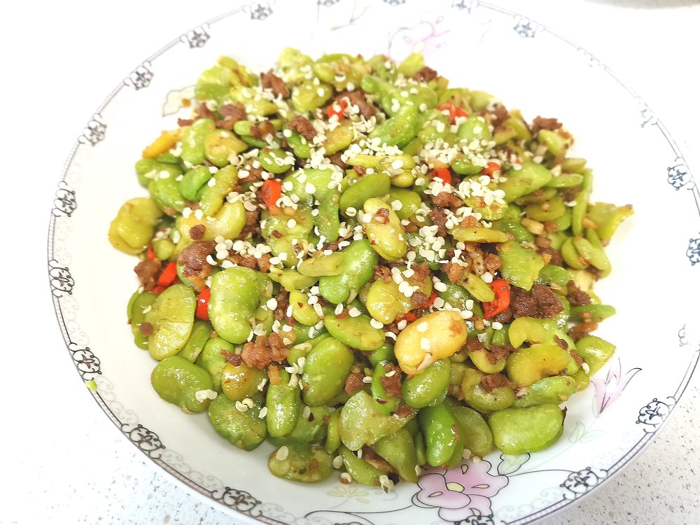 火麻仁肉末炒鲜蚕豆