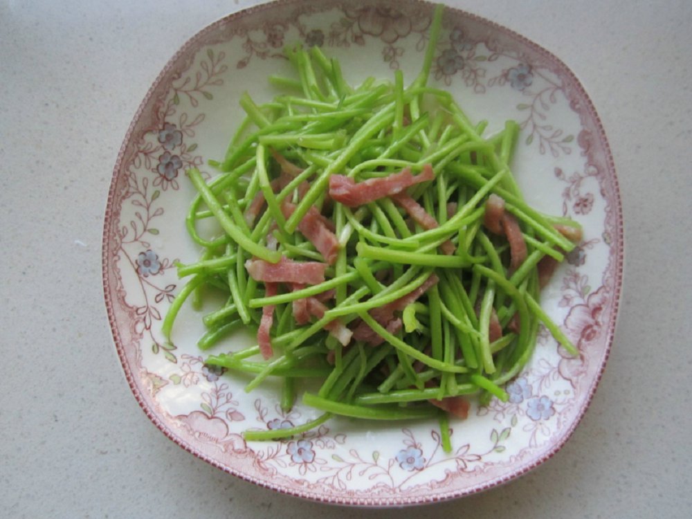 芦蒿炒培根