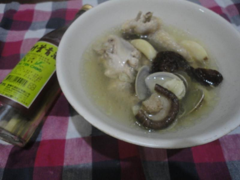 竹叶青蒜头鸡汤