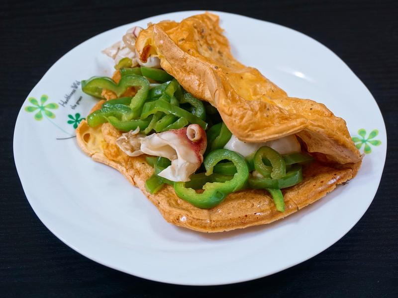 约克夏布丁佐鱿鱼嘴炒青椒