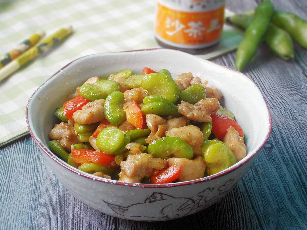 沙茶蚕豆炒鸡丁