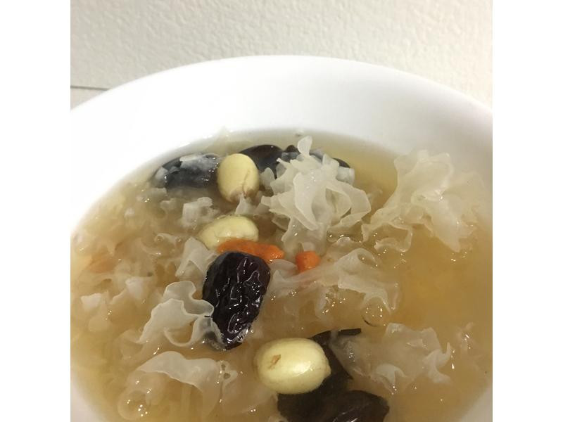 白木耳莲子甜汤