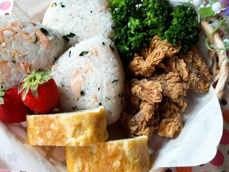 青菜鲑鱼饭团
