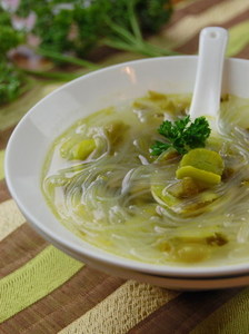 酸菜蚕豆粉丝汤
