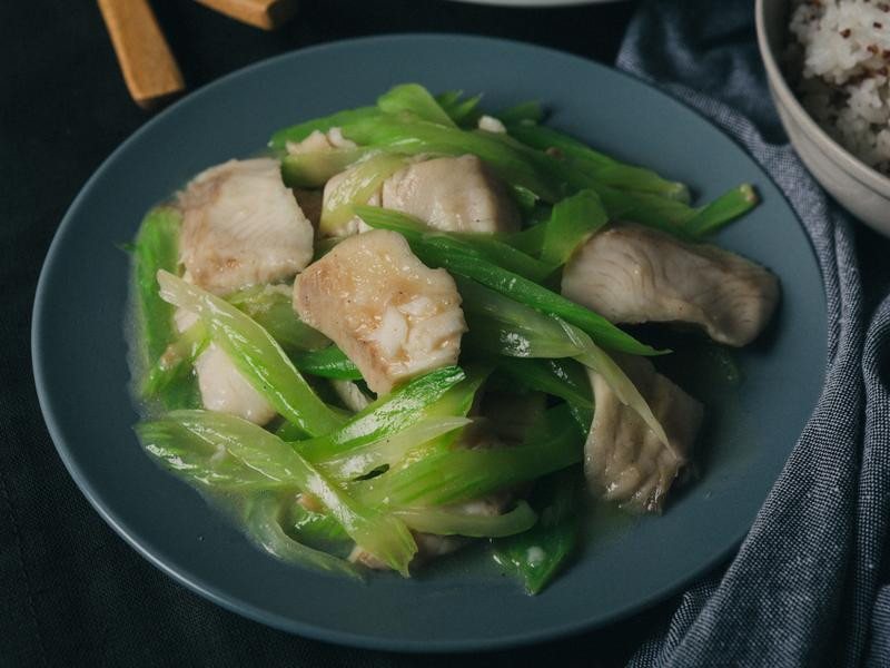西芹炒鱼片