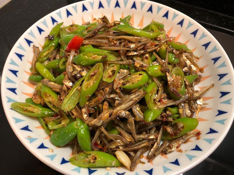 糯米椒炒小鱼干
