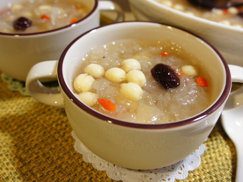 银耳莲子汤