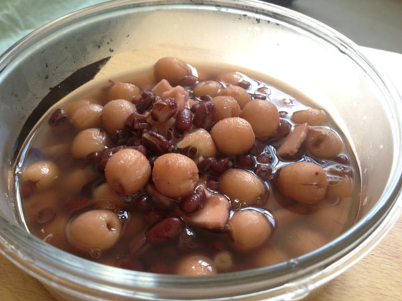 红豆莲子茯苓汤(电锅料理)