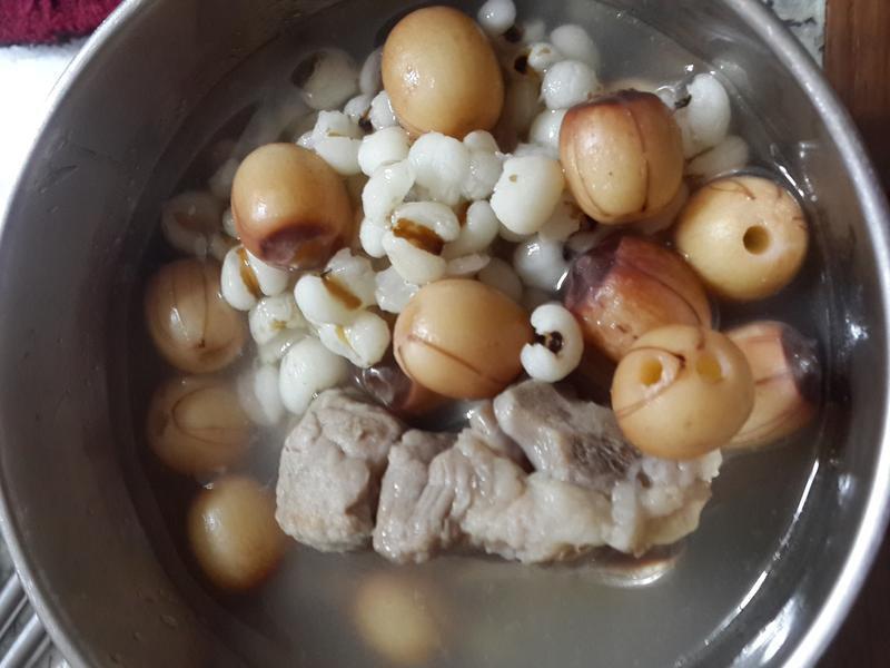 莲子薏仁排骨汤