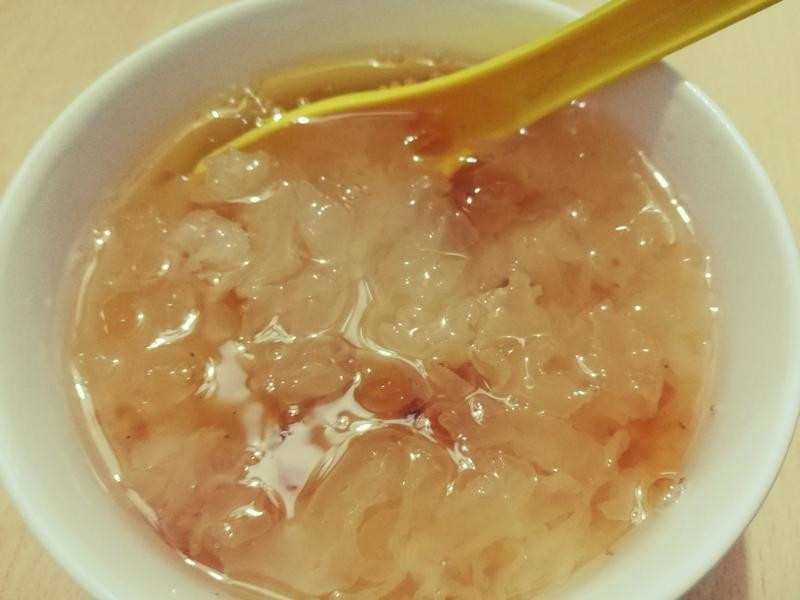 桃胶冰糖炖银耳