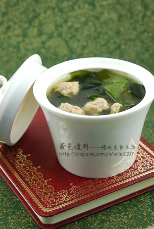 裙带菜汆丸子汤
