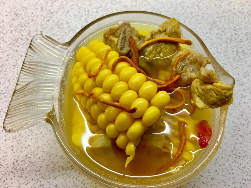 虫草花玉米排骨汤