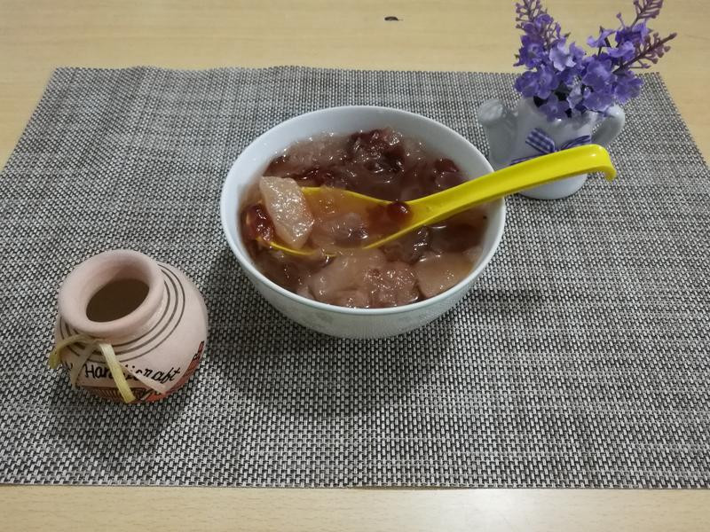 平民燕窝桃胶银耳糖水