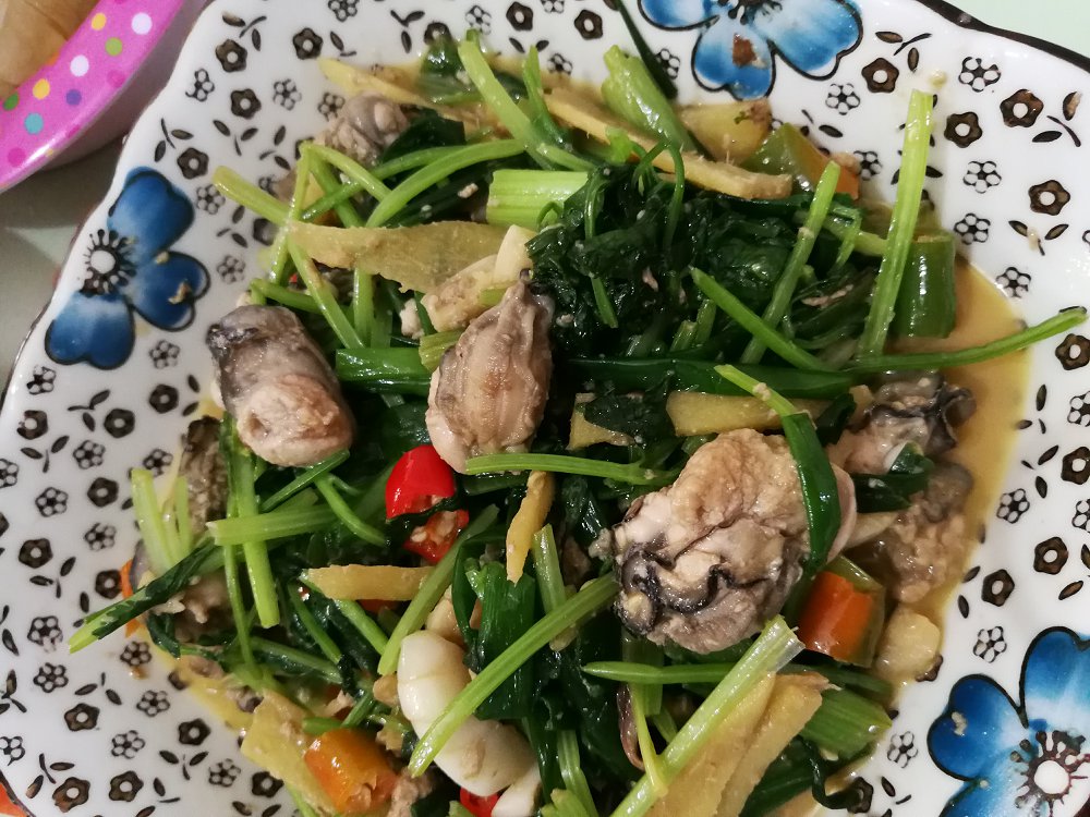 芹菜炒生蚝肉