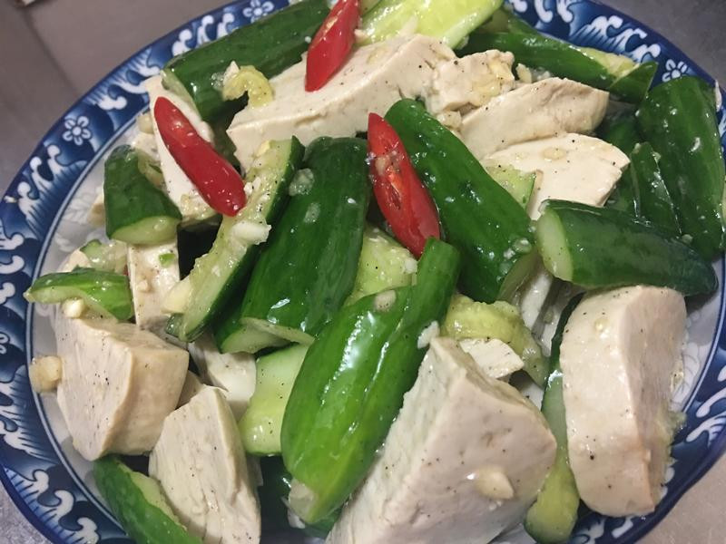 凉拌素鸡小黄瓜