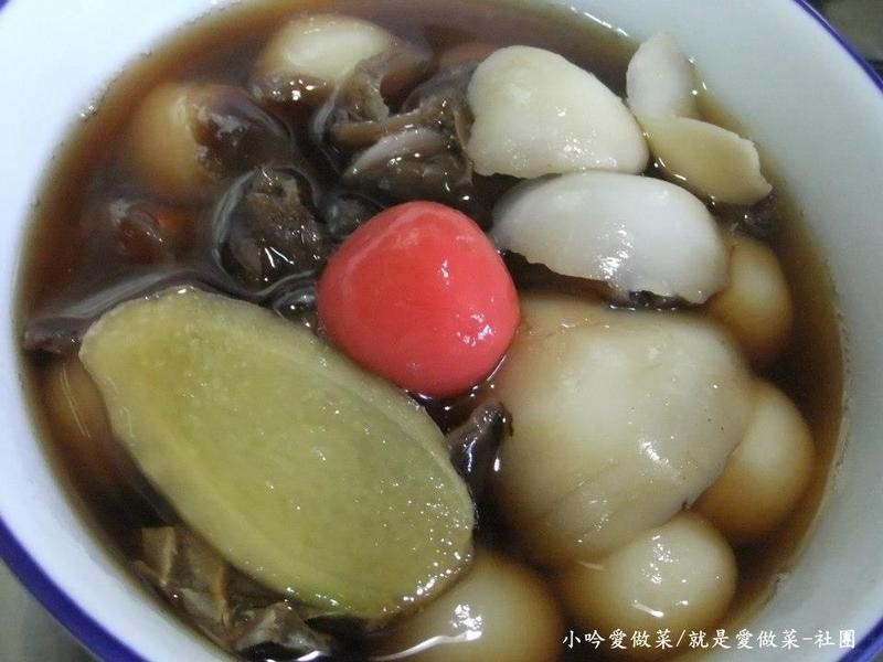 黑姜桂圆百合甜汤