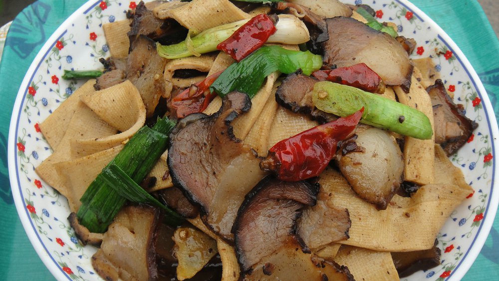 腊肉焖豆腐皮