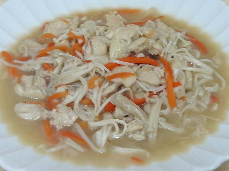 嫩煎鸡肉烩金针菇