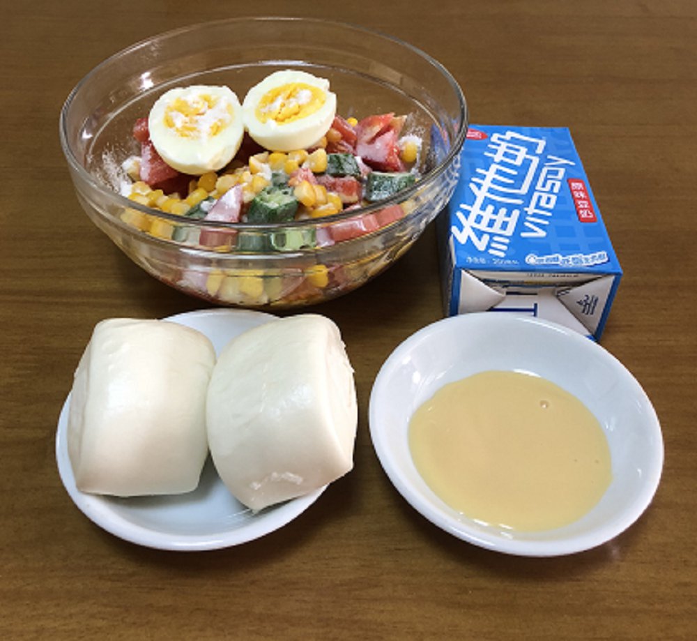 西红柿玉米沙拉+馒头