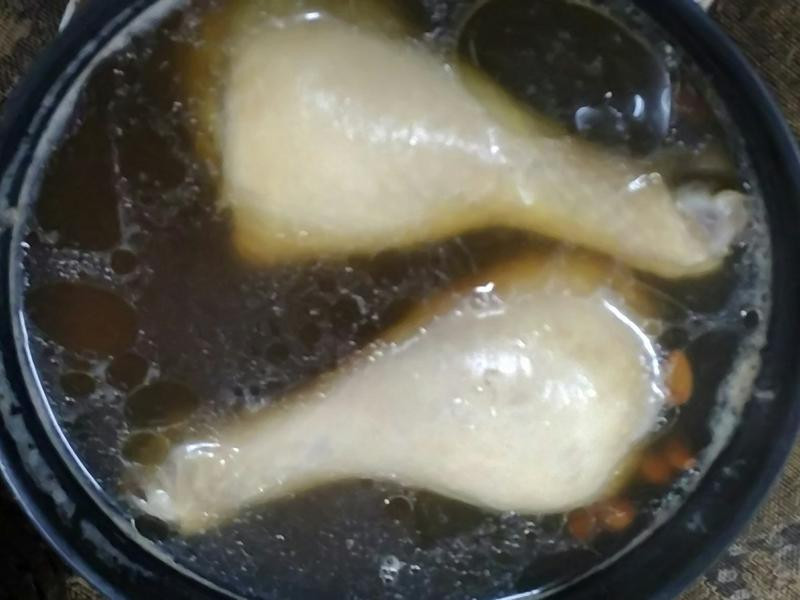 草菇干鸡汤
