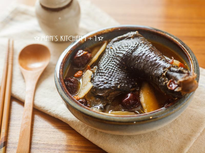 红枣淮山鸡汤