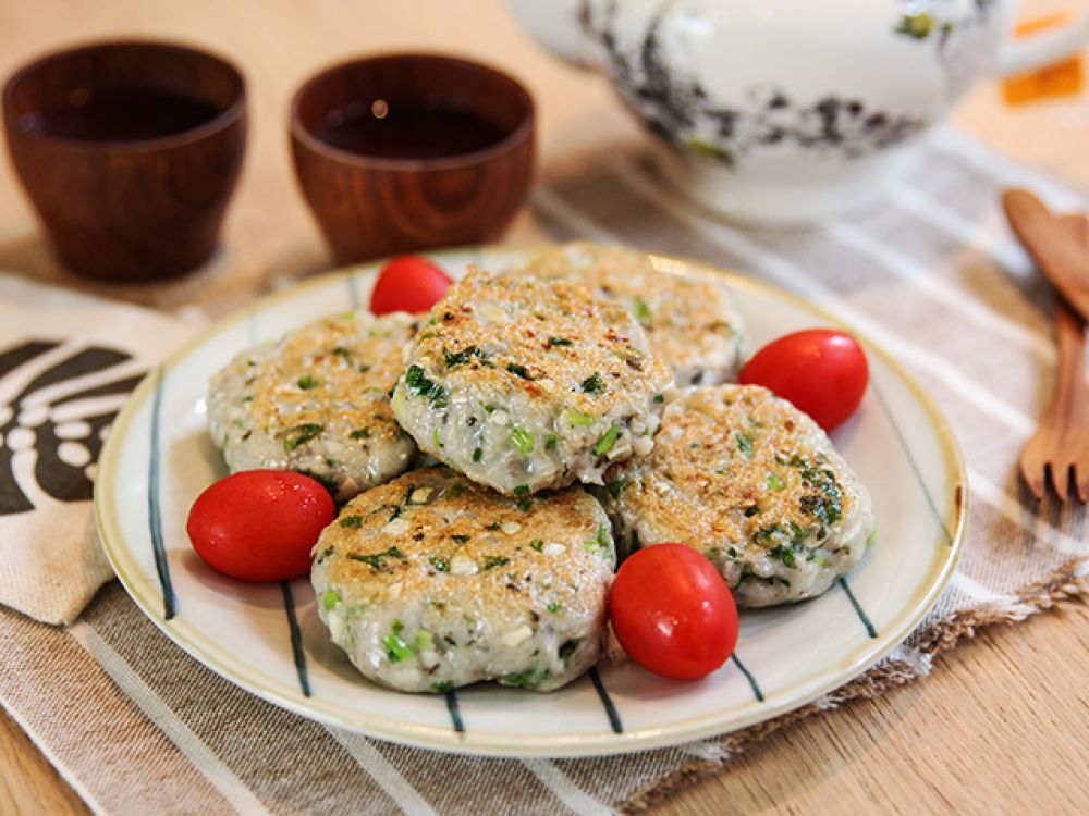 香脆马蹄煎鱼饼