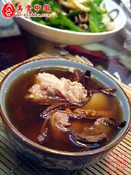 茶树菇炖排骨汤