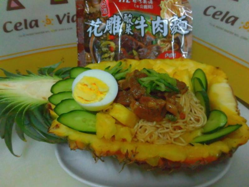 凤梨香花雕酸菜牛肉面