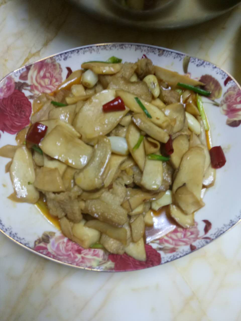 鸡腿菇炒肉片