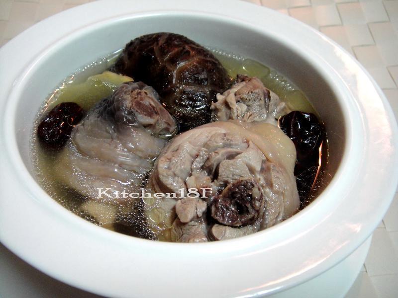 花菇炖鸡汤