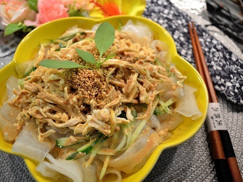 芝麻酱鸡丝黄瓜拌粉皮