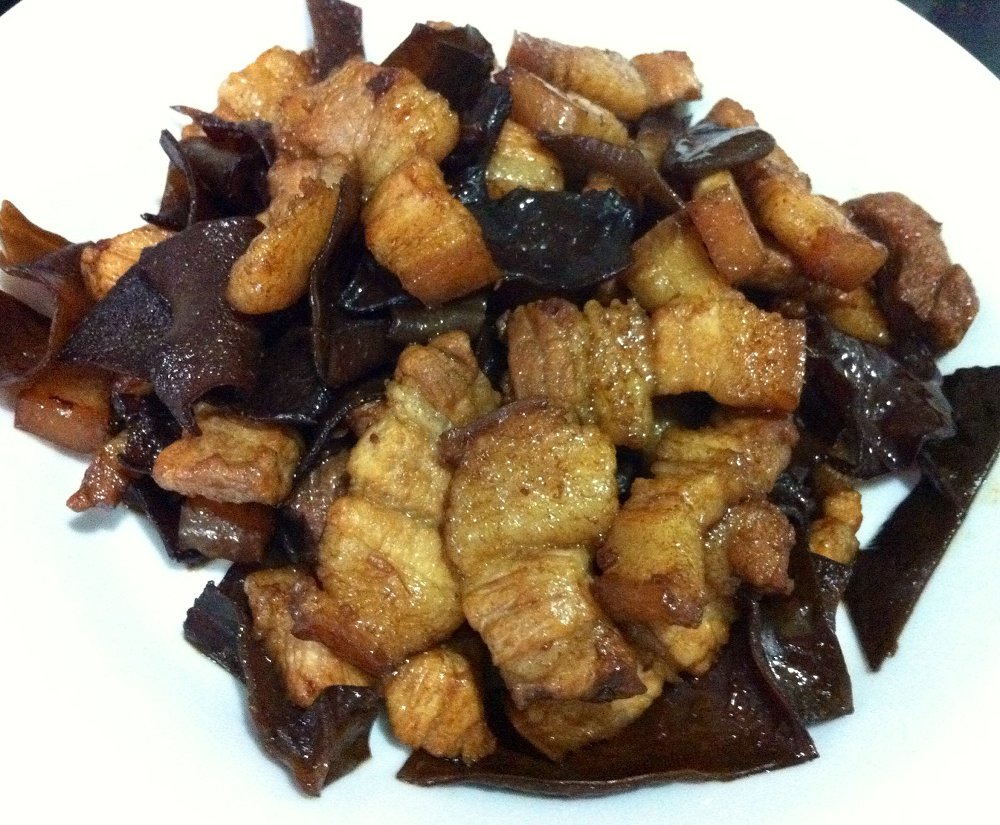 五花肉炒黑木耳
