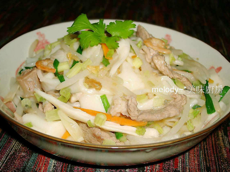 酱香肉丝炒河粉