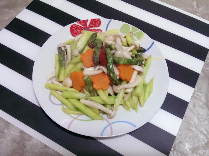 芦笋清炒白玉菇