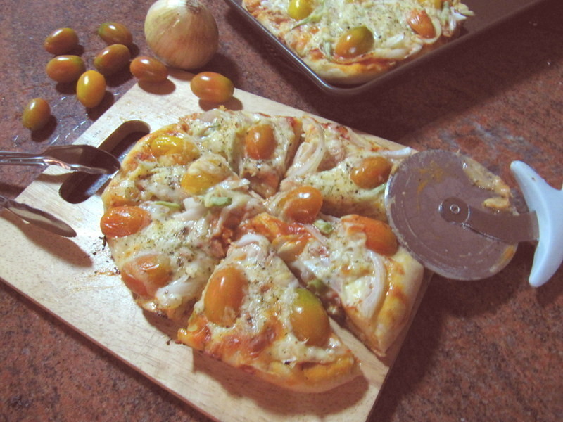 自制圣女番茄鲔鱼口味厚皮Pizza