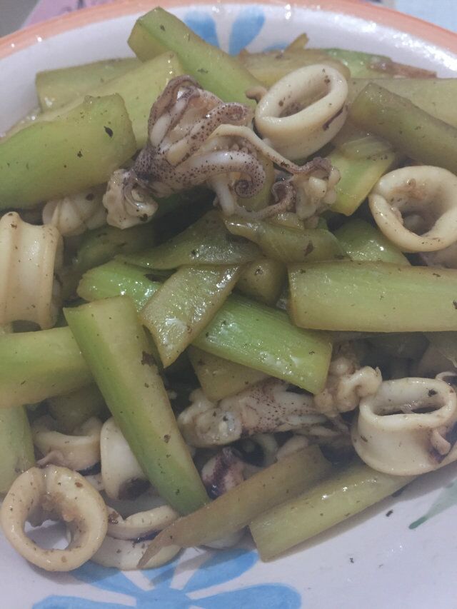芥兰梗炒小鱿鱼